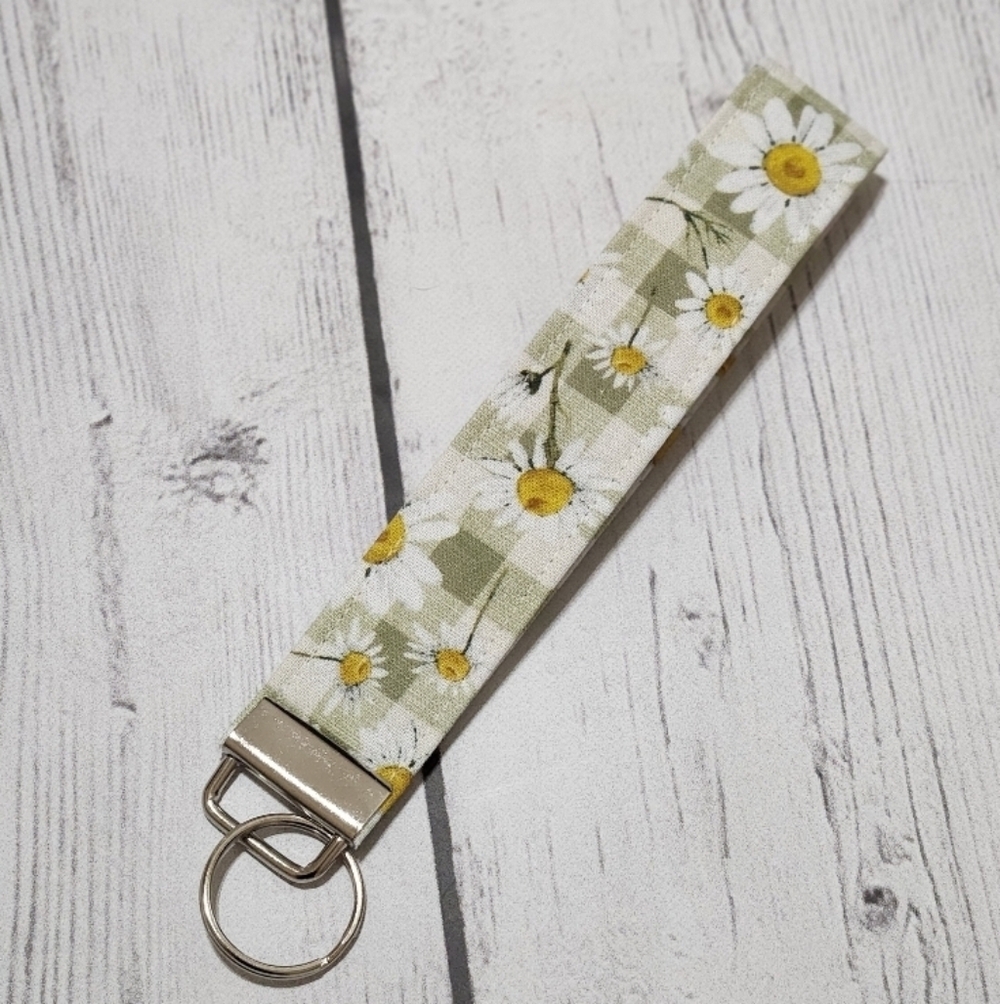 Green And Whote Plaid Daisy Print Keychain/Keyfob Wristlet